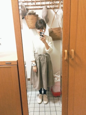 「白いスニーカー」｜「アイテム（腕時計）」を使った、まゆさん（レディース・157cm）の冬コーディネート