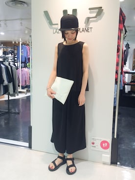 「L.H.P（エルエイチピー）のアイテム（キャップ）」を使った、Hikaru Shimizuさん（レディース・165cm）の夏コーディネート