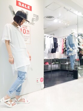 「MCM（エムシーエム）のアイテム（キャップ）」を使った、Hikaru Shimizuさん（レディース・165cm）の夏コーディネート