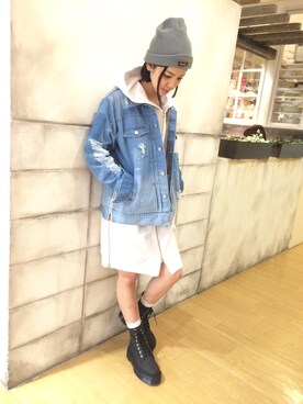 「WHITELAND BLACKBURN」｜「アイテム（デニムジャケット）」を使った、Hikaru Shimizuさん（レディース・165cm）の秋コーディネート