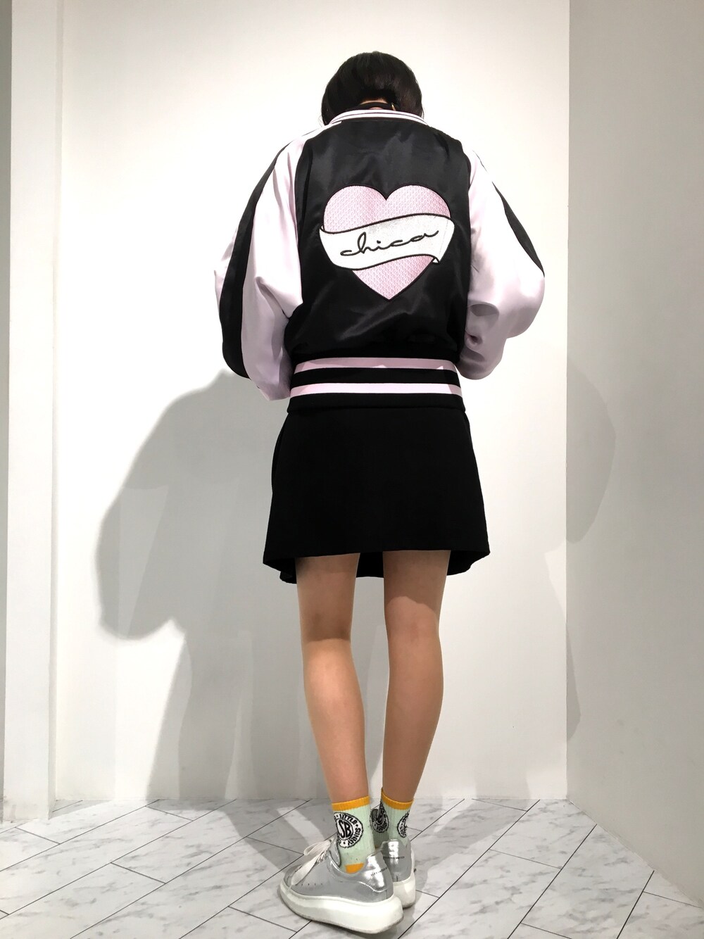 Hikaru Shimizuさんの「Chica/チカ/Satin Souvenir Jacket（Chica）」を使ったコーディネート