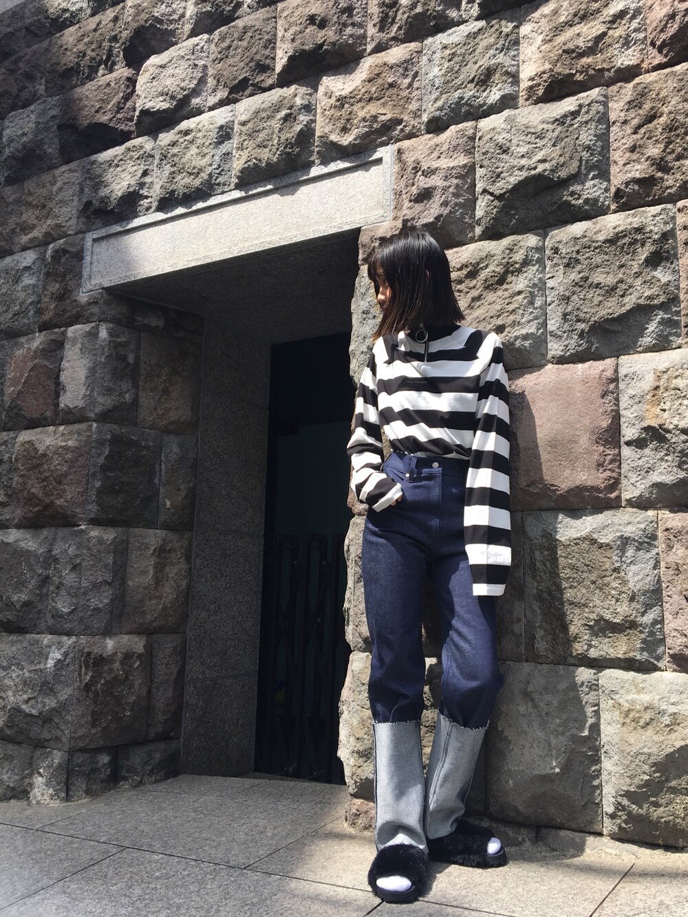 「LHP、LHPWOMENS、casselini、CATCOPY、chica、デニム、ファーサンダル」｜「ChicaのChica/チカ/Half ZIｐPullover T-Shirts（Tシャツ/カットソー、その他）」を使った、Hikaru Shimizuさん（レディース・165cm）の秋コーディネートの1枚目の写真