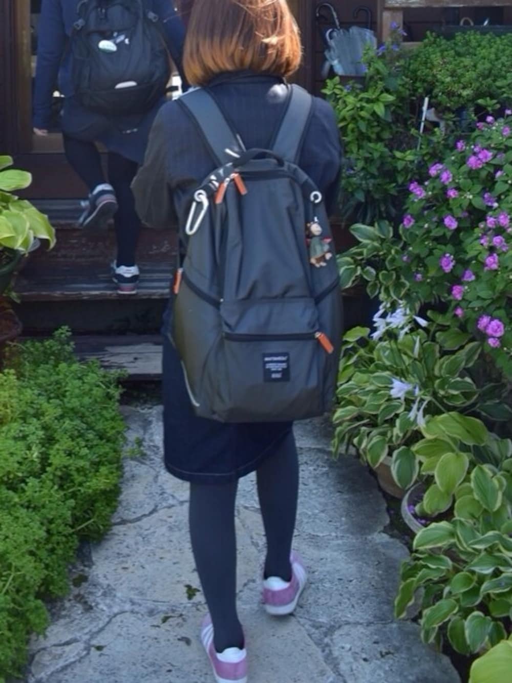 「スニーカー、バックパック、adidas」｜「無印良品のアメリカンコットン混デニムスカート（無印良品）（デニムスカート、ブルー系）」を使った、ぶーさん（レディース・148cm）の冬コーディネートの1枚目の写真