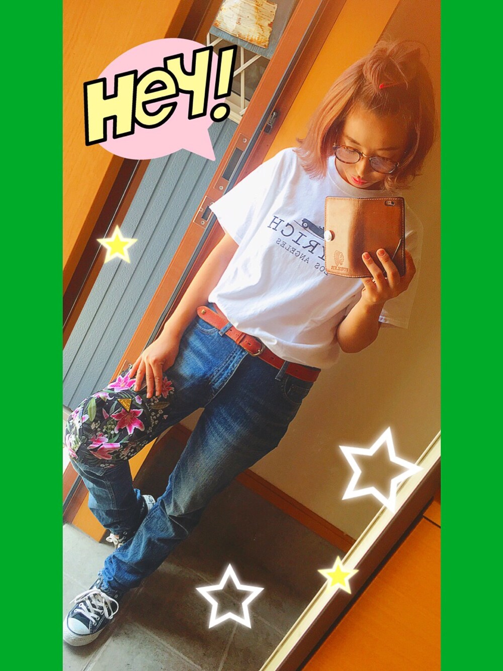 「denim、JOYRICH、キャップ、スニーカー、コンバース、白Tシャツ、ダテメガネ、夏、シンプル、スニーカーコーデ」｜「JOYRICHのIconic Logo Tee（Tシャツ/カットソー、ホワイト系）」を使った、824さん（レディース・158cm）の夏コーディネートの1枚目の写真