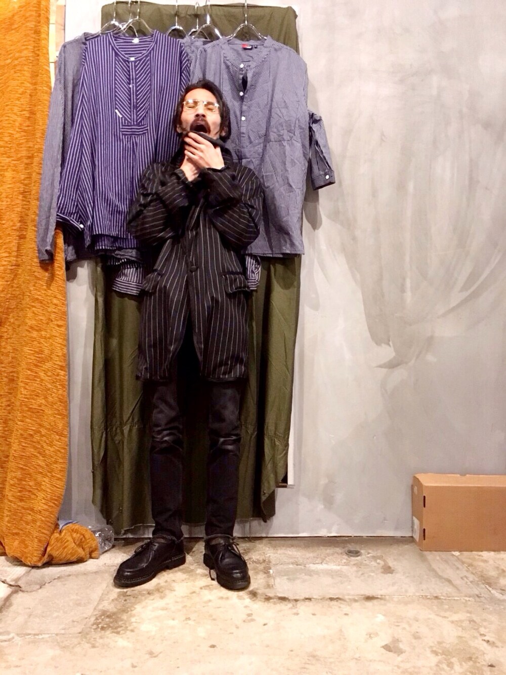 「古着、古着ミックス、ジャケット」｜「NUMBER (N)INEのアイテム（テーラードジャケット、ブラック系）」を使った、青山圭佑さん（メンズ・170cm）の春コーディネートの1枚目の写真