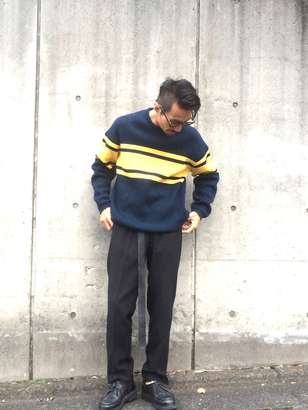 「秋コーデ、シンプル、冬、大人コーデ、ストリート、めがね」｜「OLIVER PEOPLESのSHELDRAKE-1986 （サングラス、ブラック系）」を使った、青山圭佑さん（メンズ・170cm）の秋コーディネートの1枚目の写真