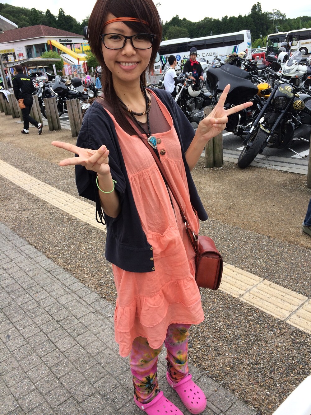 「アジアン」｜「JINSのアイテム（メガネ、ブラウン系）」を使った、AyamiyakEさん（レディース・160cm）の秋コーディネートの1枚目の写真