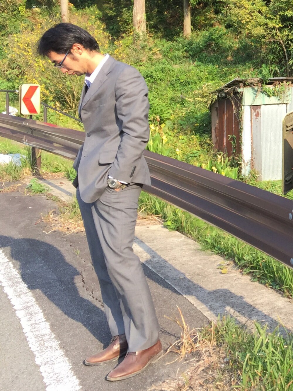 「島根、スーツスタイル、ビシネススタイル、ネクタイ、研修、edge、かたかけ、メガネ男子、ティンバーランド、キレイめ」｜「edgeのアイテム（スーツジャケット、グレー系）」を使った、Yuta Yasuiさん（メンズ・180cm）の秋コーディネートの1枚目の写真