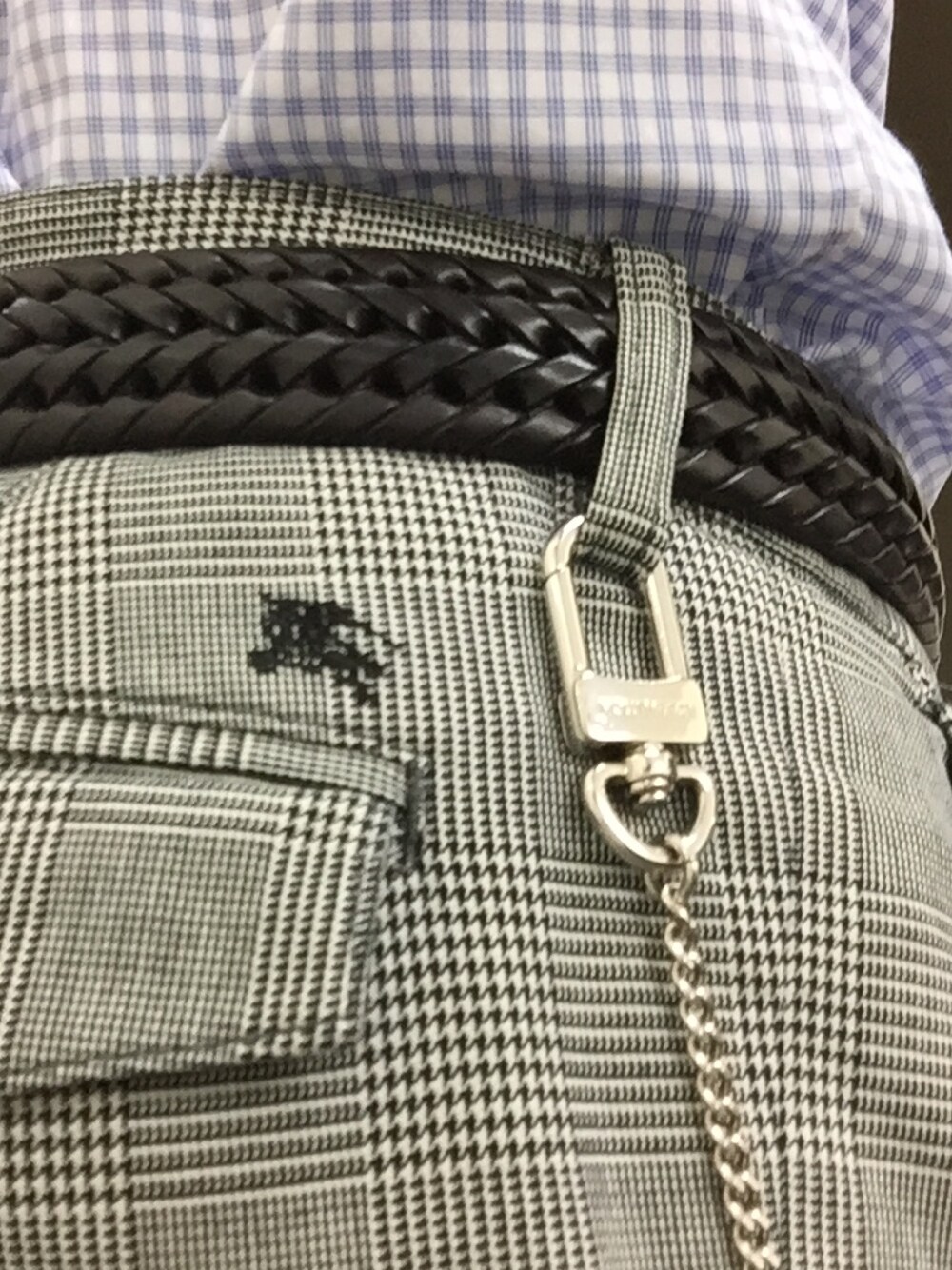 「BURBERRY BLACK LABELのアイテム（パンツ、グレー系）」を使った、RTさん（メンズ・177cm）の夏コーディネートの1枚目の写真