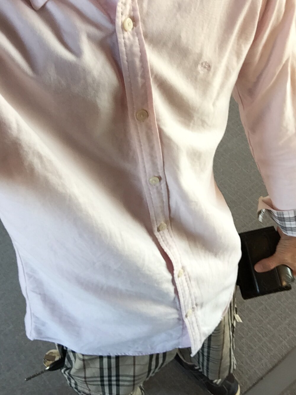 「BURBERRY BLACK LABELのアイテム（シャツ/ブラウス、ピンク系）」を使った、RTさん（メンズ・177cm）の秋コーディネートの1枚目の写真