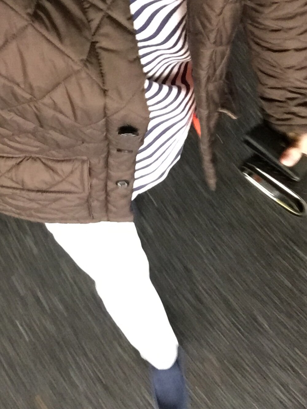 「スエード 青」｜「UNIQLOのアイテム（チノパンツ、ホワイト系）」を使った、RTさん（メンズ・177cm）の秋コーディネートの1枚目の写真