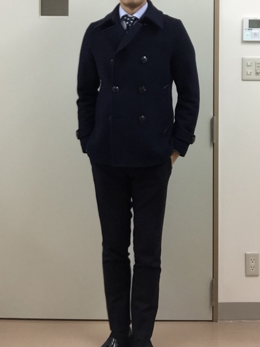 「ピーコート、黒」｜「tk.TAKEO KIKUCHIのアイテム（ピーコート、ブラック系）」を使った、RTさん（メンズ・177cm）の冬コーディネートの1枚目の写真