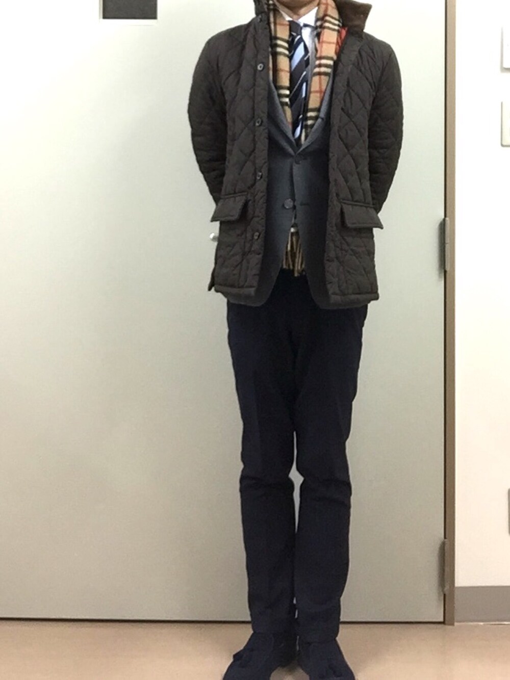 「Traditional Weatherwearのアイテム（ジャケット/アウター、ブラウン系）」を使った、RTさん（メンズ・177cm）の冬コーディネートの1枚目の写真