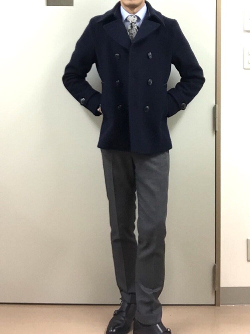 「ピーコート、ダブルモンク、出勤」｜「tk.TAKEO KIKUCHIのアイテム（ピーコート、ブラック系）」を使った、RTさん（メンズ・177cm）の冬コーディネートの1枚目の写真