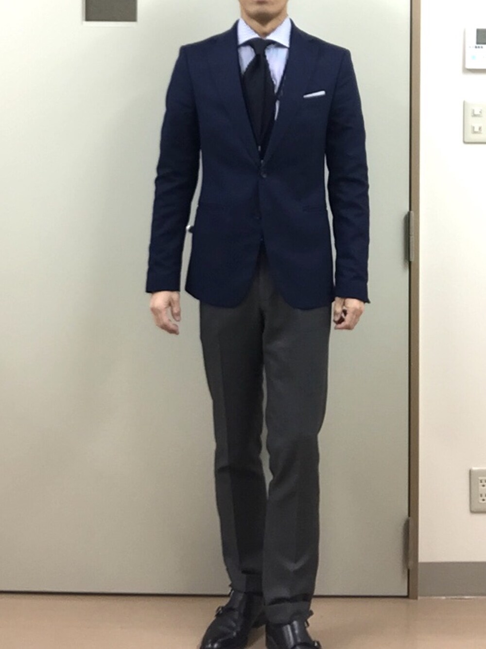 「ダブルモンク、出勤コーデ」｜「ZARAのアイテム（スーツジャケット、ブラック系）」を使った、RTさん（メンズ・177cm）の春コーディネートの1枚目の写真