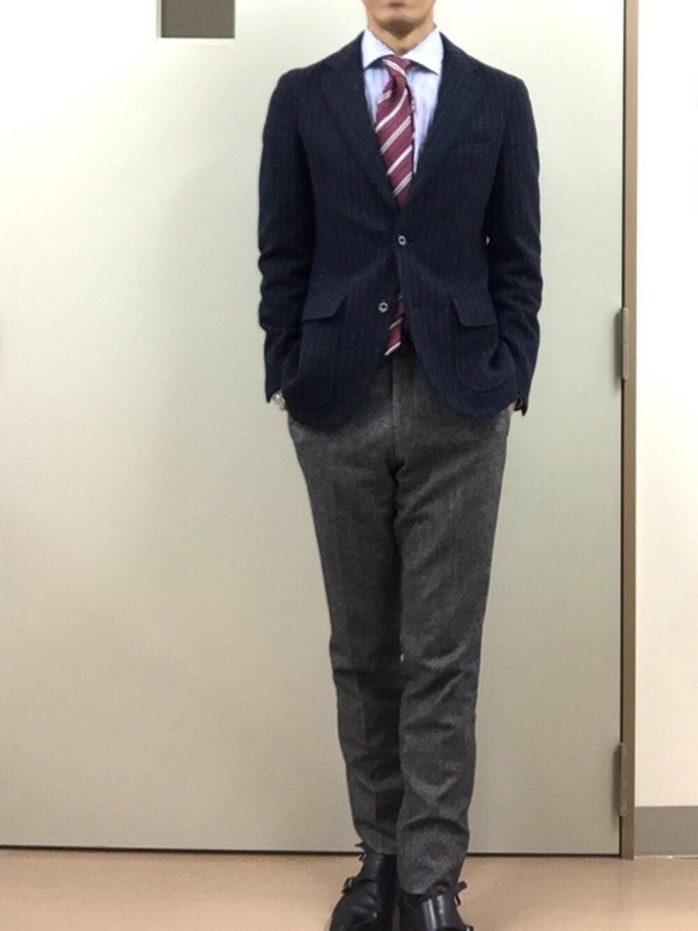 「MACKINTOSH PHILOSOPHYのアイテム（テーラードジャケット、ブラック系）」を使った、RTさん（メンズ・177cm）の春コーディネートの1枚目の写真