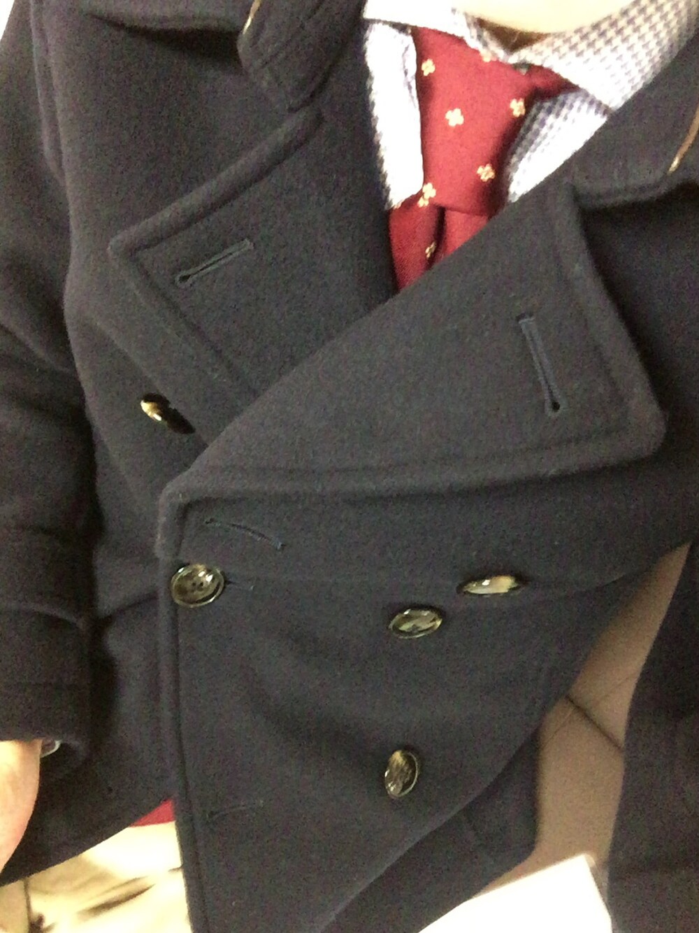 「ピーコート」｜「DRAKE'Sのアイテム（ネクタイ、レッド系）」を使った、RTさん（メンズ・177cm）の春コーディネートの1枚目の写真