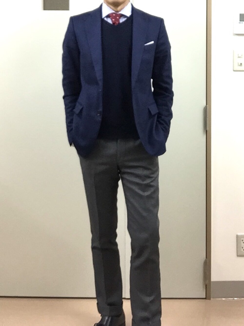 「ZARAのアイテム（スーツジャケット、ブラック系）」を使った、RTさん（メンズ・177cm）の春コーディネートの1枚目の写真