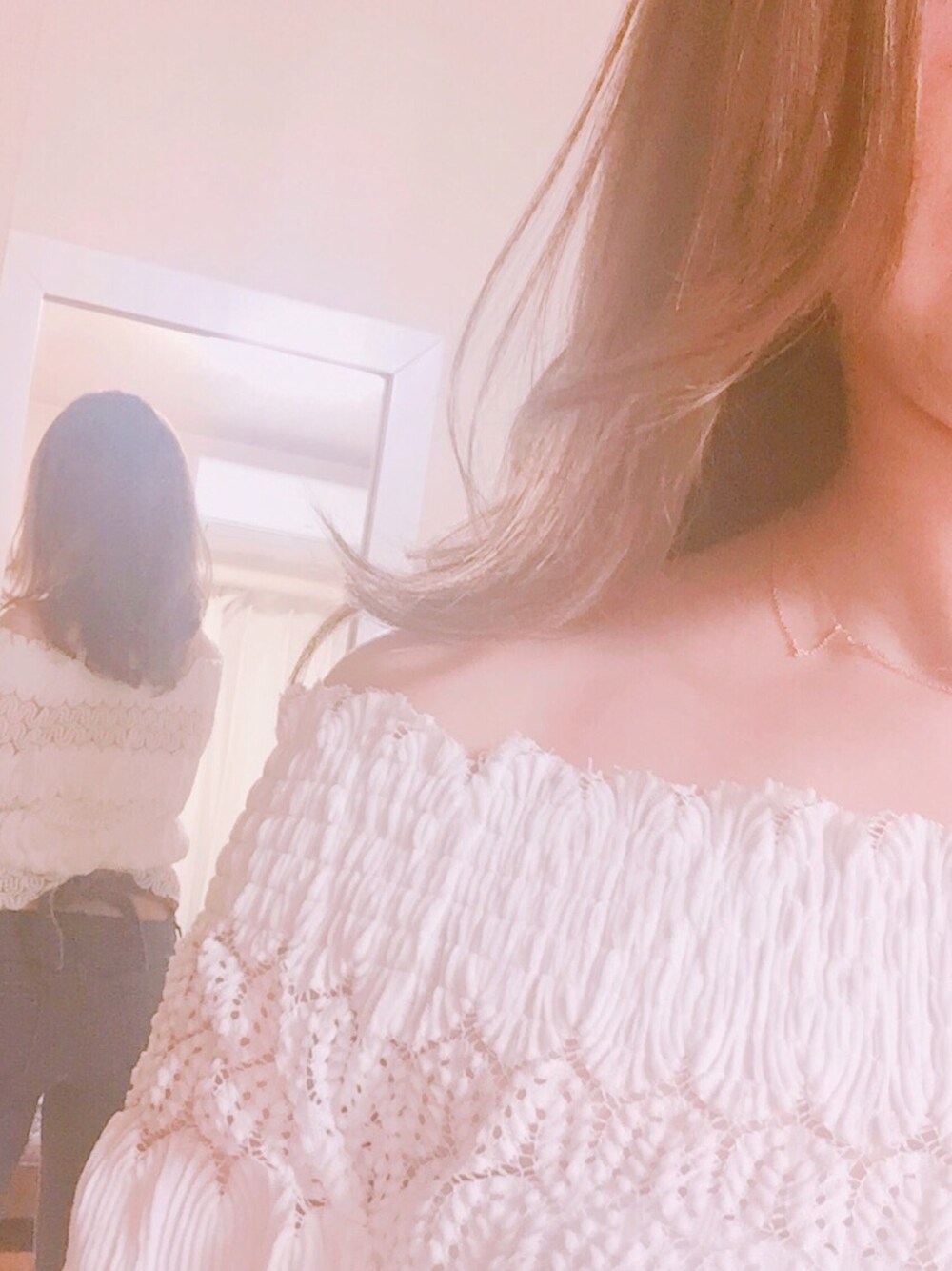 「デニム、ハイウエスト、デニムパンツ、ハイウエストパンツ、オフショル、オフショルダー」｜「Narcissusのアイテム（Tシャツ/カットソー、ホワイト系）」を使った、tomomomoさん（レディース・161cm）の夏コーディネートの1枚目の写真