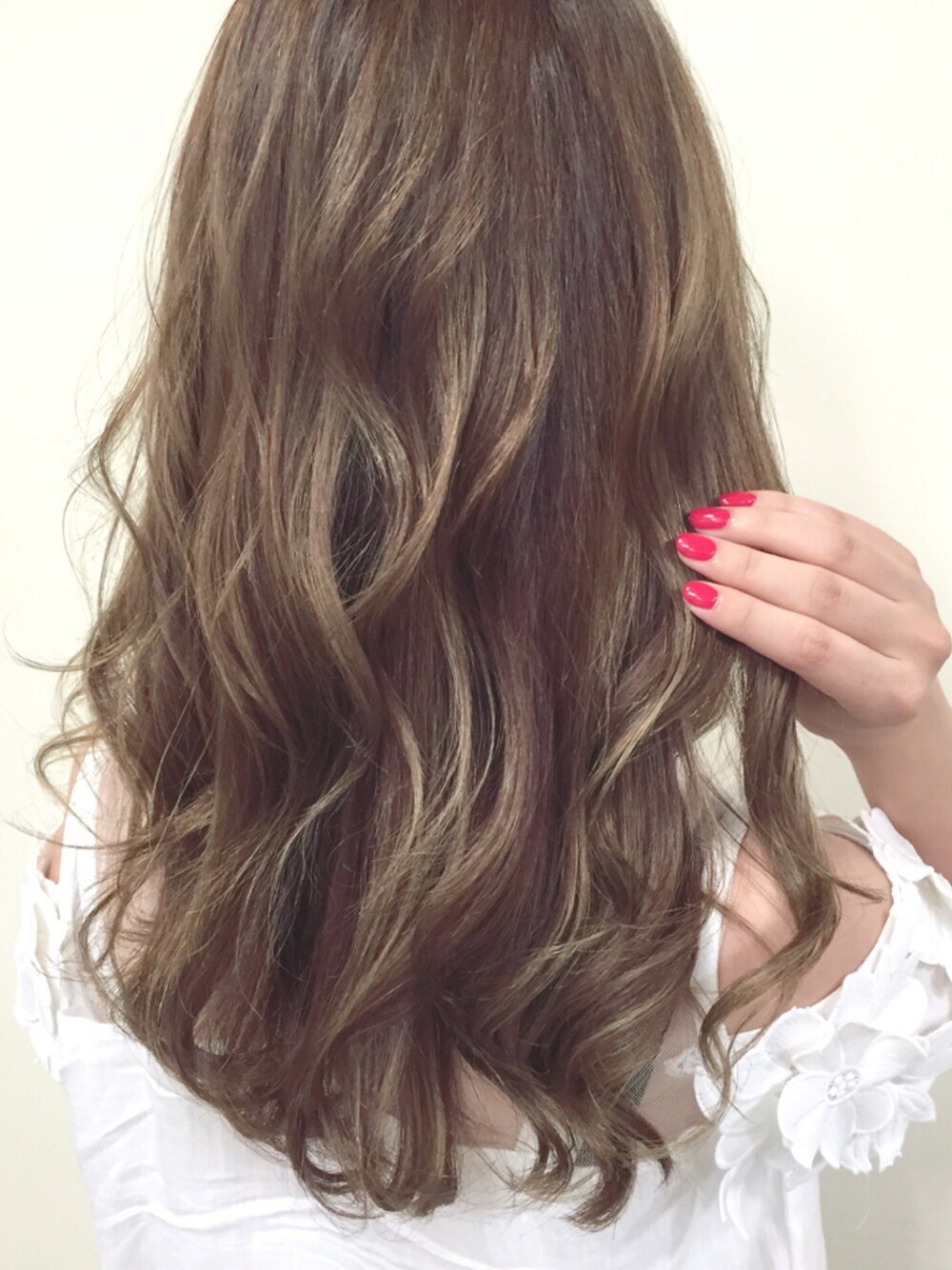 「ヘアアレンジ、白トップス、巻き髪、ナルシス、コールドショルダー」｜「Narcissusのアイテム（Tシャツ/カットソー、ホワイト系）」を使った、tomomomoさん（レディース・161cm）の夏コーディネートの1枚目の写真