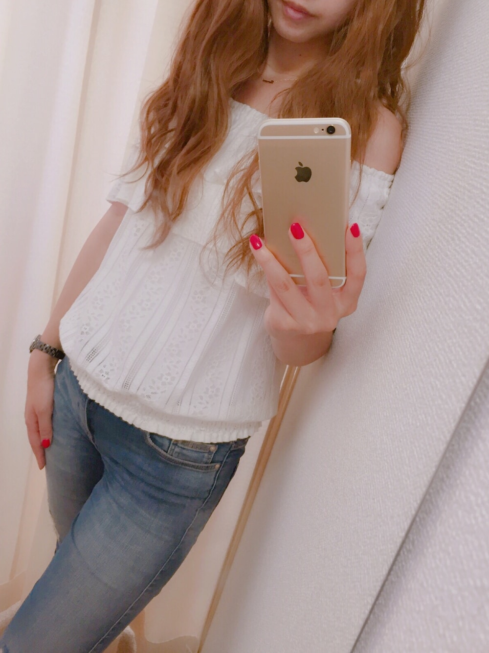 「デニム、デニムパンツ、オフショル、オフショルダー、クラッシュデニム、リネアストリア、lineastoria」｜「ZARAのアイテム（Tシャツ/カットソー、ホワイト系）」を使った、tomomomoさん（レディース・161cm）の夏コーディネートの1枚目の写真