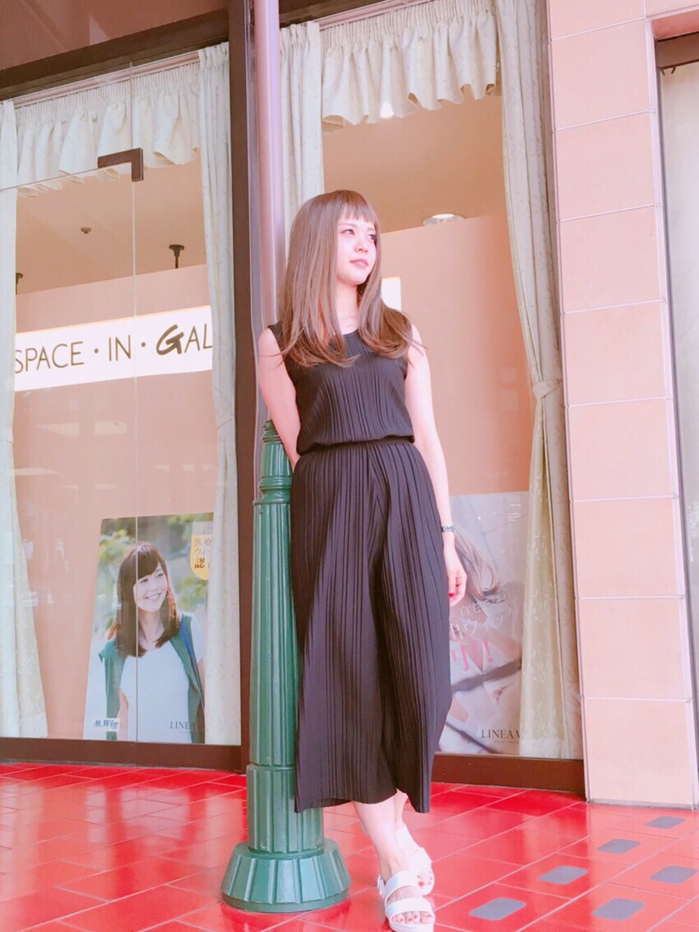 「シンプル、夏、ブラックコーデ、dholic、ウィッグ、カジュアルコーデ、ラクチンコーデ、オトナカジュアル、リネアストリア、lineastoria」｜「DHOLICのアイテム（その他パンツ、ブラック系）」を使った、tomomomoさん（レディース・161cm）の夏コーディネートの1枚目の写真