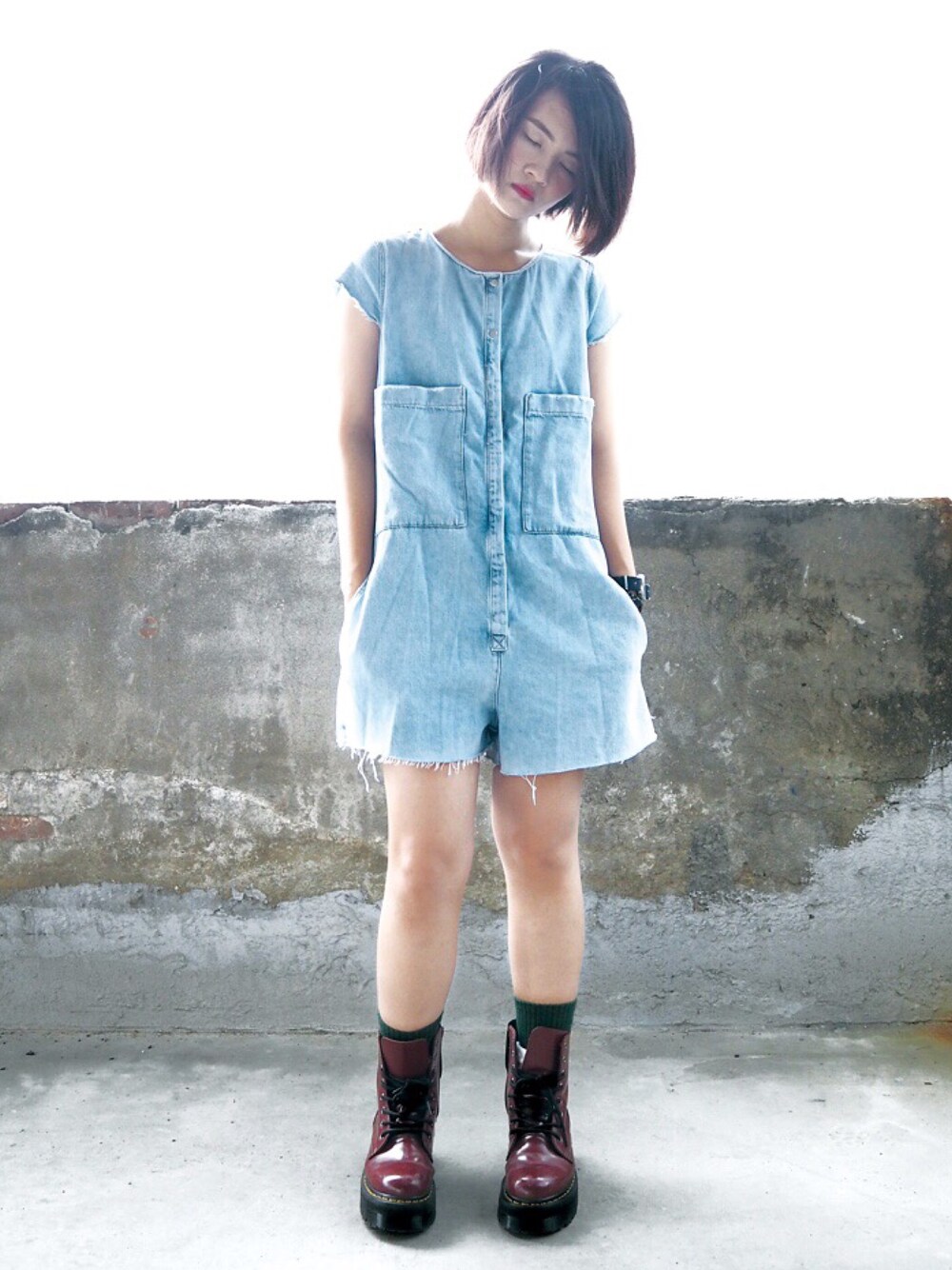 「cool、casual、boy、street、blue、Dr.Martens、Cowboy」｜「ZARAのアイテム（つなぎ/オールインワン、ブルー系）」を使った、Jessie.Cさん（レディース・166cm）の夏コーディネートの1枚目の写真