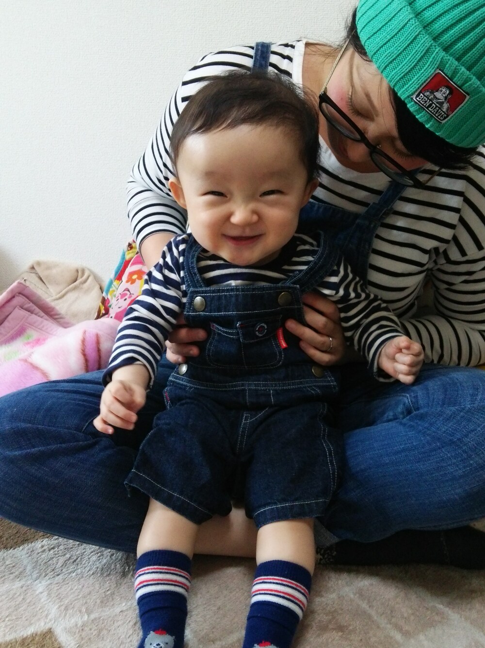 「男の子、10ヶ月、80、ボーダー、サロペット、親子リンクコーデ、親子コーデ、親子でおそろい」｜「MIKI HOUSEのボーダーロンT（Tシャツ/カットソー、その他）」を使った、Keiさん（キッズ・80cm）の春コーディネートの1枚目の写真