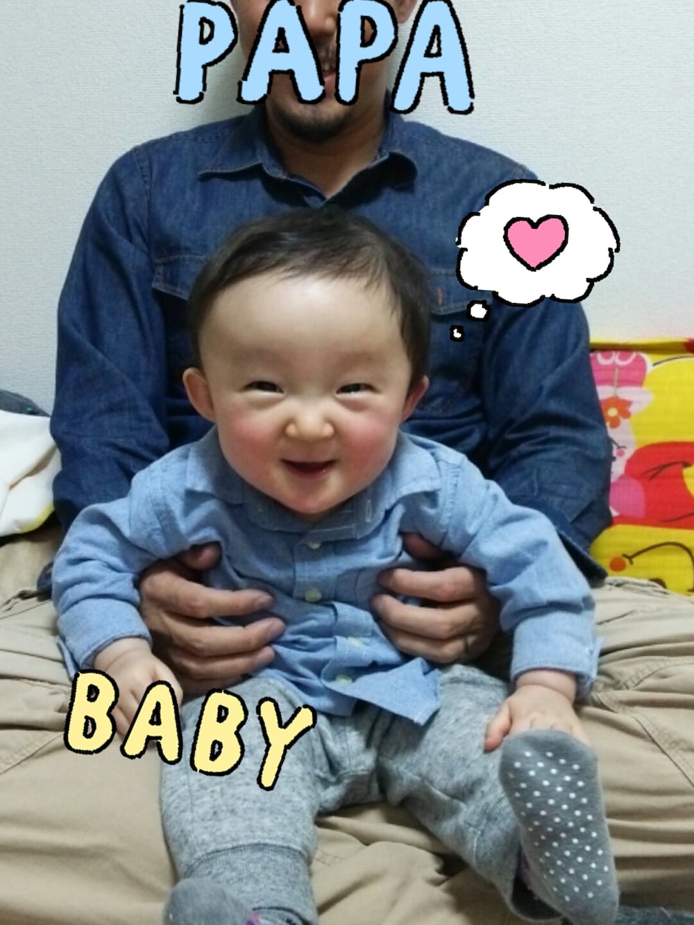 「男の子、80、10ヶ月、親子コーデ、親子でおそろい、親子リンクコーデ、ダンガリーシャツ、スウェットパンツ」｜「西松屋のダンガリーシャツ（シャツ/ブラウス、ブルー系）」を使った、Keiさん（キッズ・80cm）の春コーディネートの1枚目の写真