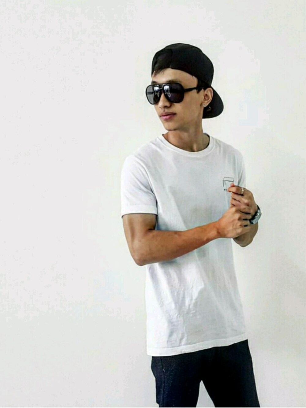 「Tshirts、simple、STYLE」｜「cotton onのアイテム（キャップ、ブラック系）」を使った、Rave Yeepさん（メンズ・165cm）の夏コーディネートの1枚目の写真