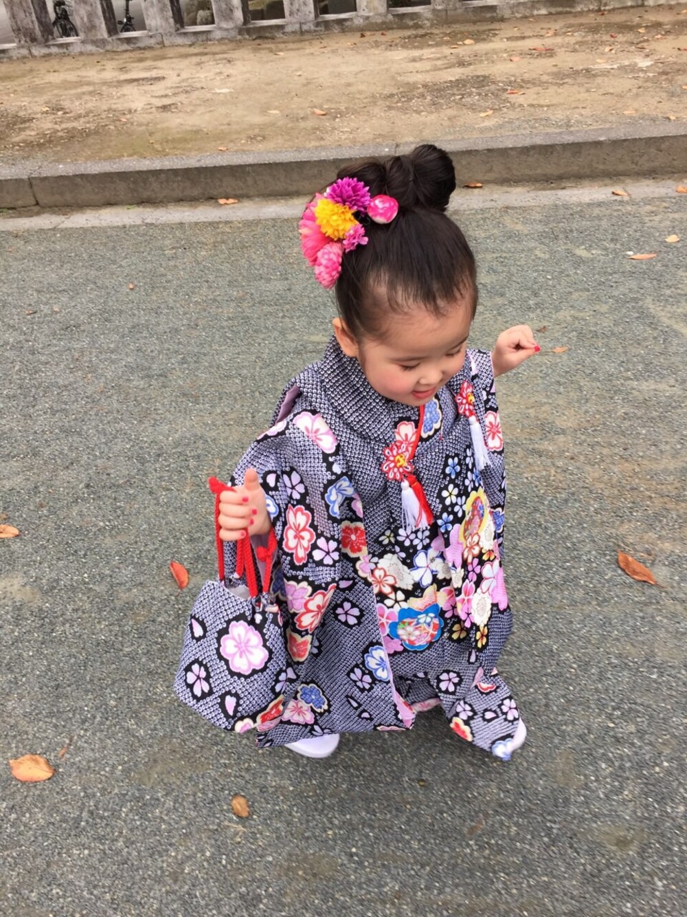 「七五三、リボンヘアー、ダリア」｜「❔のアイテム（浴衣、ブラック系）」を使った、Anriさん（キッズ・90cm）の秋コーディネートの1枚目の写真