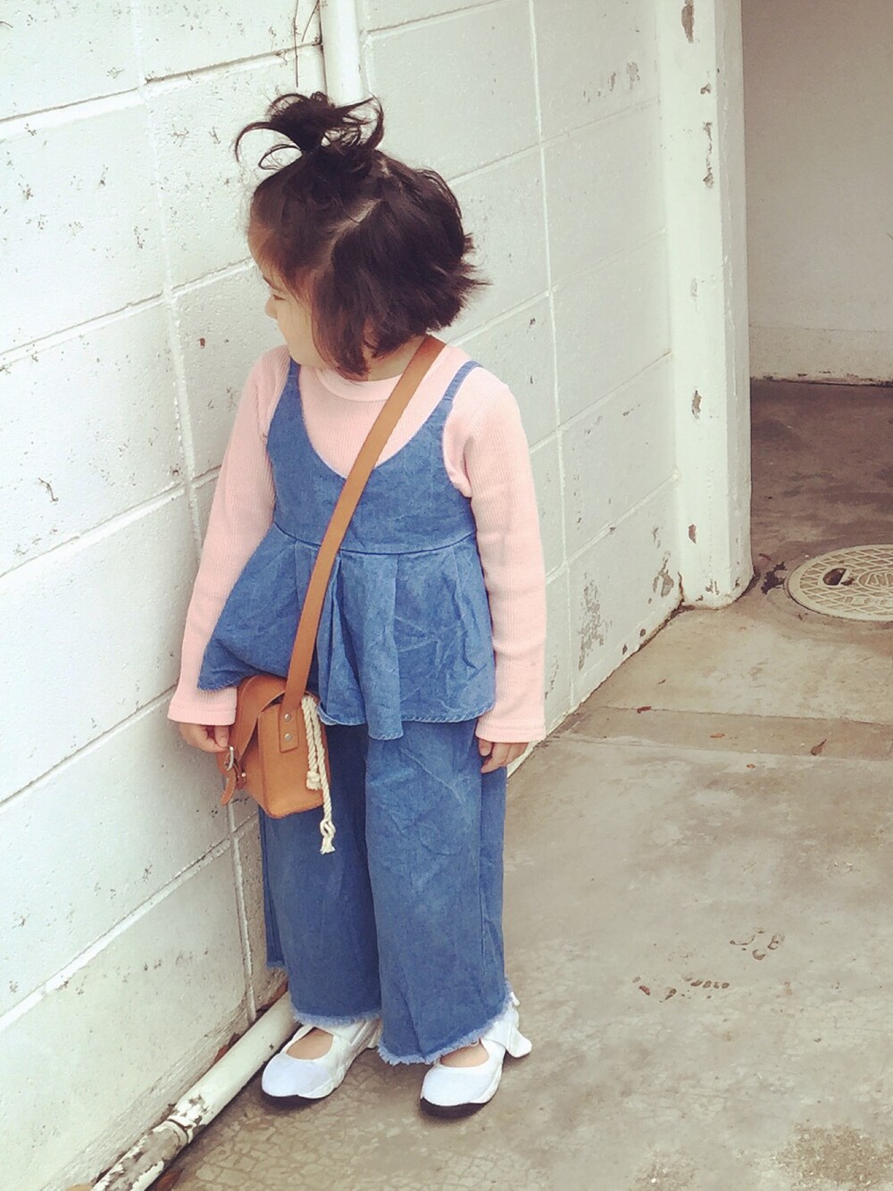「ご近所ランチ」｜「petit mainのアイテム（Tシャツ/カットソー、ピンク系）」を使った、Anriさん（キッズ・100cm）の春コーディネートの1枚目の写真