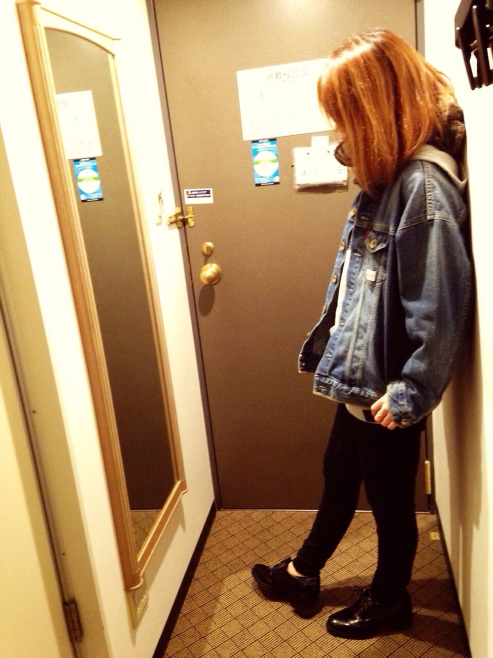 「rodeo crowns、UNIQLO、ROCAWEAR、stradivarius、休日CODE」｜「Rodeo CrownsのWORN-OUT DENIM JACKET（デニムジャケット、ブルー系）」を使った、ArisAさん（レディース・164cm）の冬コーディネートの1枚目の写真