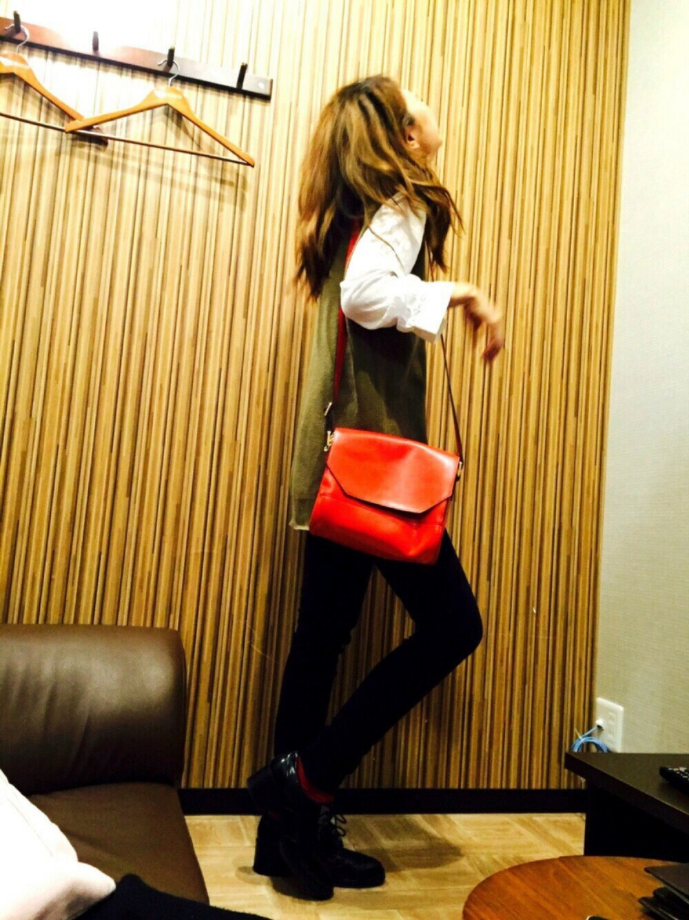 「moussy、UNIQLO、stradivarius、Honeys、秋のコーデ、休日CODE」｜「Honeysのアイテム（ニット/セーター、グリーン系）」を使った、ArisAさん（レディース・164cm）の秋コーディネートの1枚目の写真