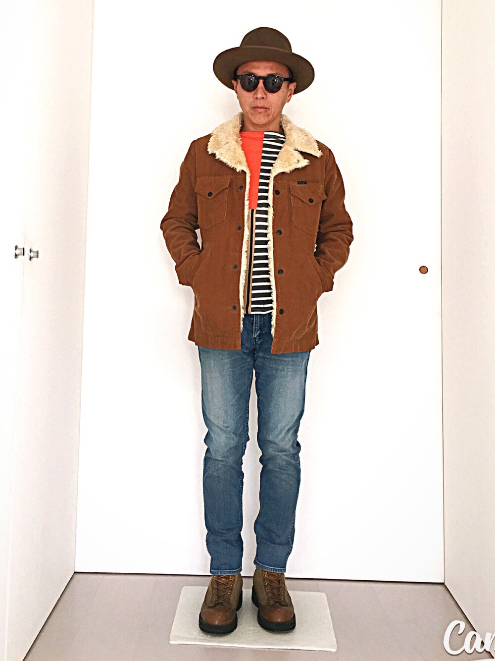 「シンプル、冬、大人コーデ、カジュアル、ボーダー、ブーツ、セントジェームス、Danner」｜「CUTLER AND GROSSのCUTLER AND GROSS（サングラス、ブラック系）」を使った、ハッピーマンさん（メンズ・168cm）の秋コーディネートの1枚目の写真
