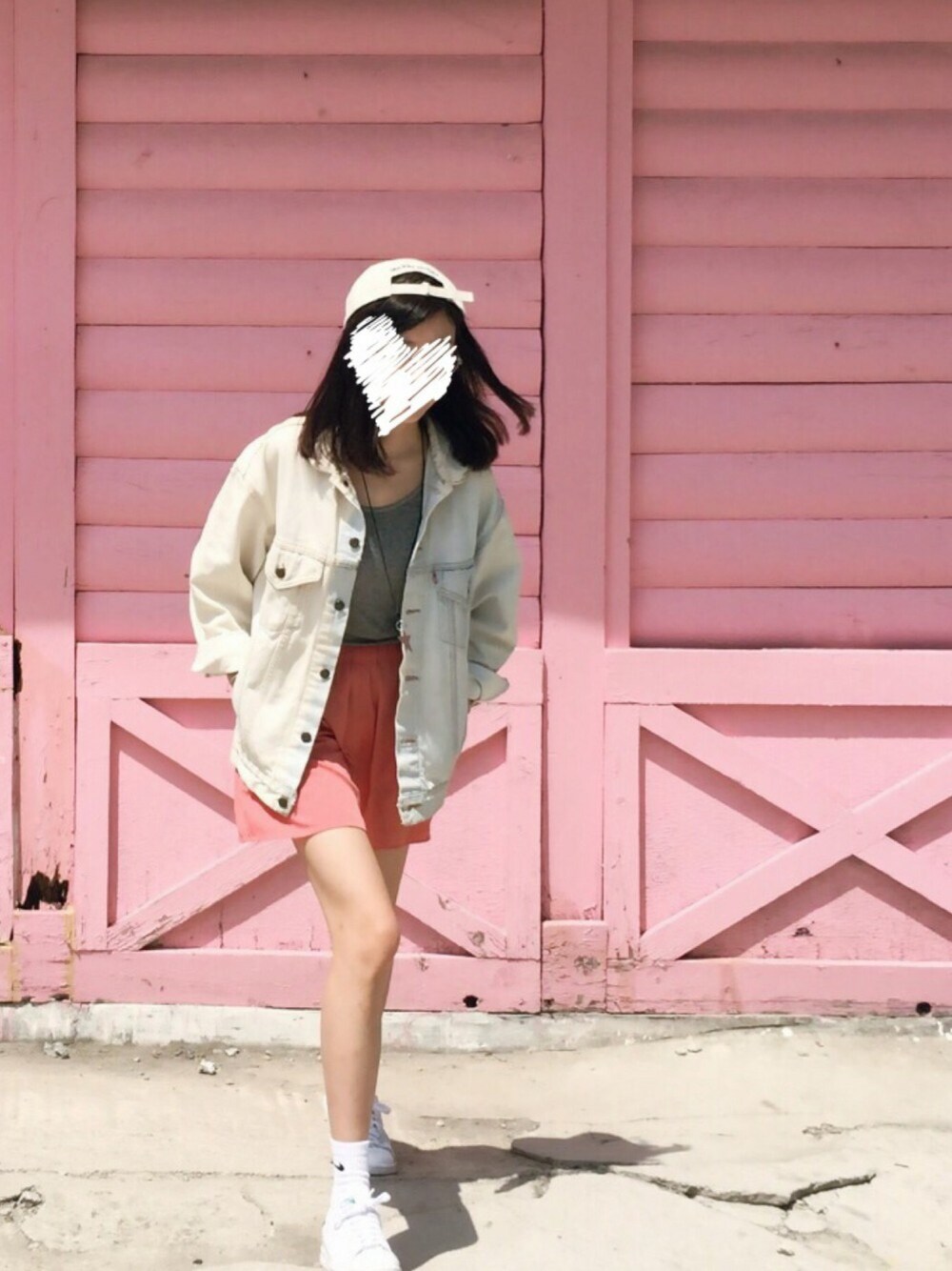 「夏コーデ、春コーデ、denim、vintage、ootd、シンプル、大人カジュアル、ロゴT」｜「A landのアイテム（キャップ、ベージュ系）」を使った、🅟🅟🅢さん（レディース・165cm）の春コーディネートの1枚目の写真