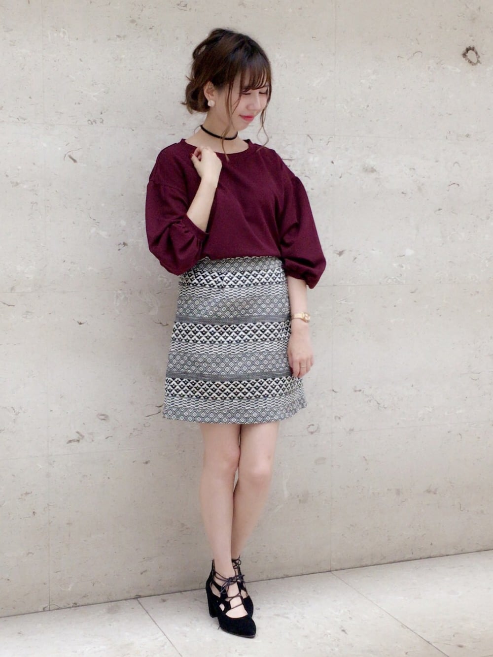 「シンプルコーデ、archives、outfit、バルーン、ボルドー、ジャガード、タイトスカート、台形ｽｶｰﾄ」｜「archivesのレースアップヒールパンプス（パンプス、ブラック系）」を使った、AYA0119さん（レディース・162cm）の夏コーディネートの1枚目の写真