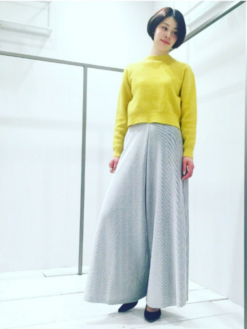 「新作、春ニット、イエロー、ワイドパンツ、ハイウエスト、TARO HORIUCHI、MUVEIL WORK、STUDIOUS、2016SS、イエロー×白」｜「MUVEIL WORKのアイテム（ニット/セーター、イエロー系）」を使った、足立つくしさん（レディース・165cm）の冬コーディネートの1枚目の写真