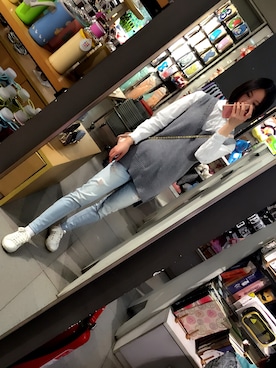 「cache cache（カシュ カシュ）のアイテム（デニムパンツ）」を使った、饭饭さん（レディース・159cm）の春コーディネート