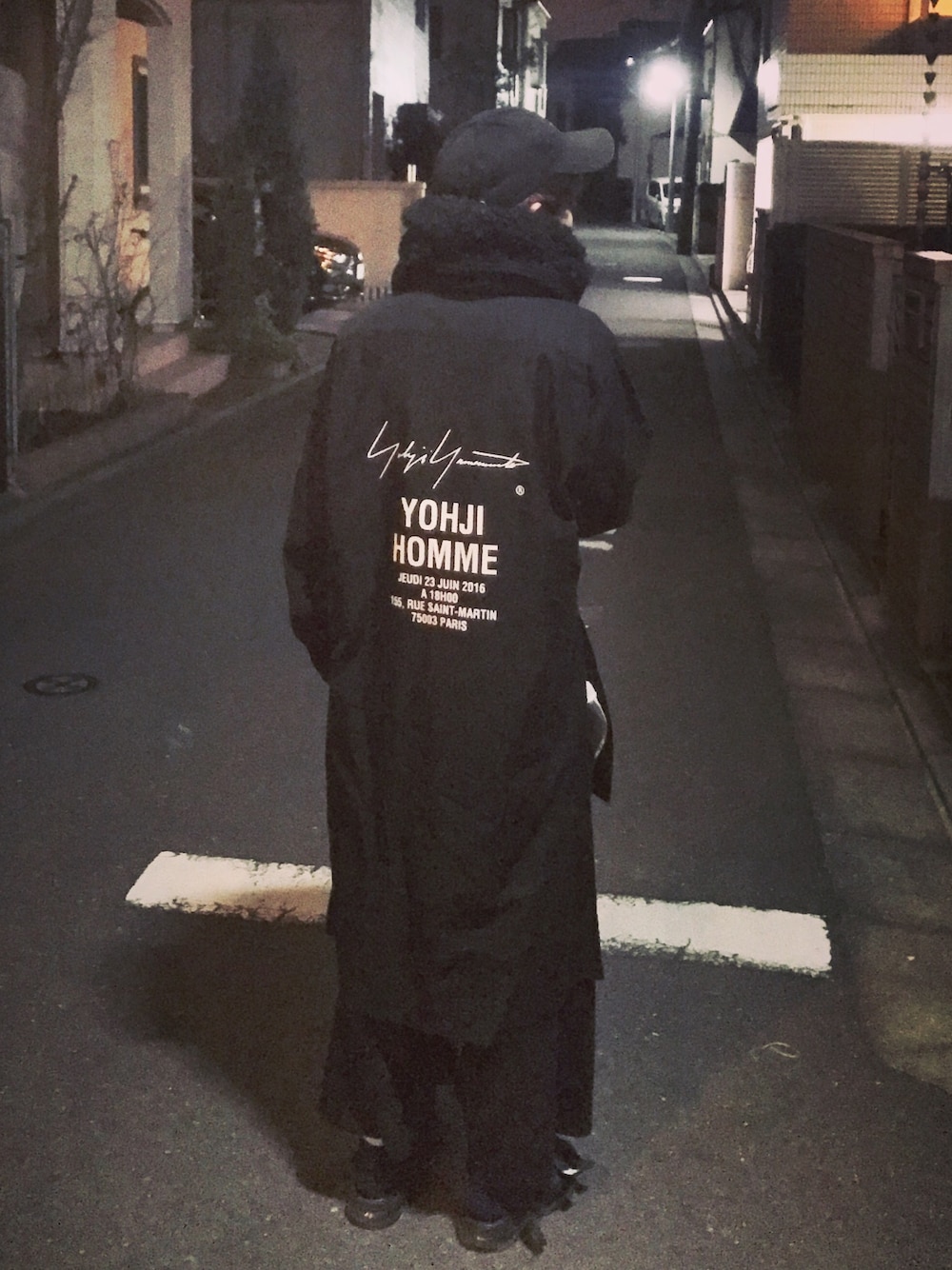 「黒、yohjiyamamoto、HARE、LADMUSICIAN、Tomo&Co、name.、ootd、スタッフシャツ、モノトーンコーデ、ゆるコーデ」｜「Yohji Yamamotoのアイテム（ジャケット/アウター、ブラック系）」を使った、さとこんさん（メンズ・165cm）の冬コーディネートの1枚目の写真