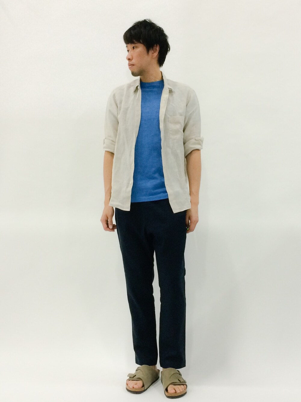 「イージーパンツ、45R、BEAUTY&YOUTH UNITED ARROWS、リネンシャツ、FLASH REPORT」｜「45RのジンバマッチョＴシャツ（Tシャツ/カットソー、ブルー系）」を使った、abuさん（メンズ・181cm）の春コーディネートの1枚目の写真