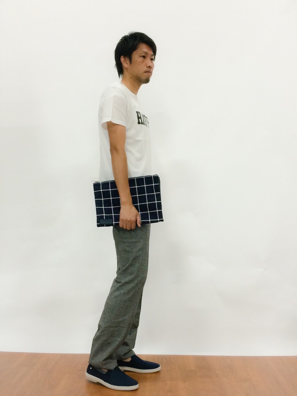「SHIPS JET BLUE、Rivieras、B:MING LIFE STORE by BEAMS、24SURF」｜「24SURF_のHAPPY Tee/ハッピーティー（Tシャツ/カットソー、ホワイト系）」を使った、abuさん（メンズ・181cm）の夏コーディネートの1枚目の写真