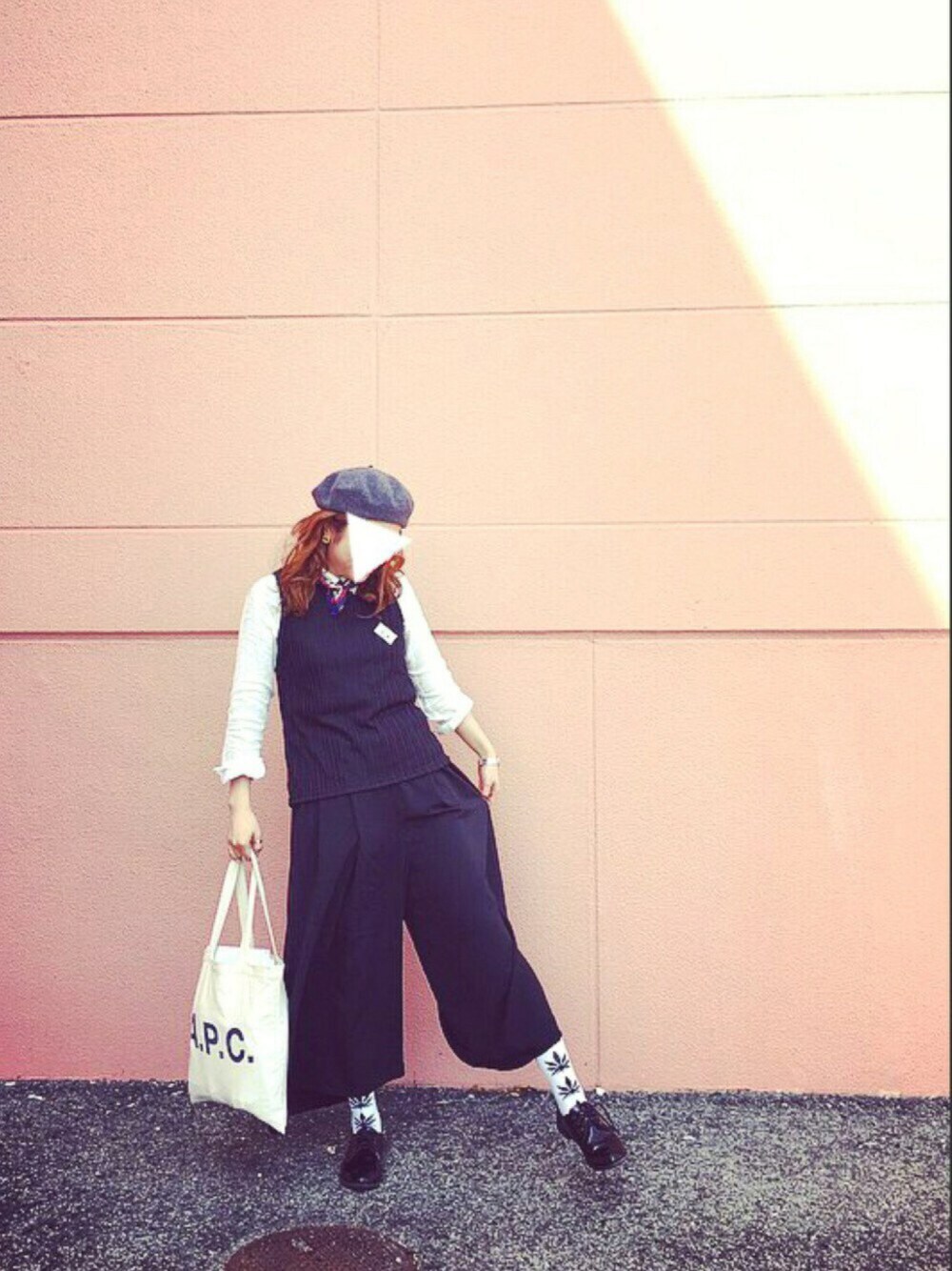 「HUF、マリファナ、スカンツ、モノトーン、ベレー帽、オックスフォード、GU、アウトレット、A.P.C.」｜「CIAOPANICのアイテム（Tシャツ/カットソー、ブラック系）」を使った、taaa♡さん（レディース・160cm）の春コーディネートの1枚目の写真