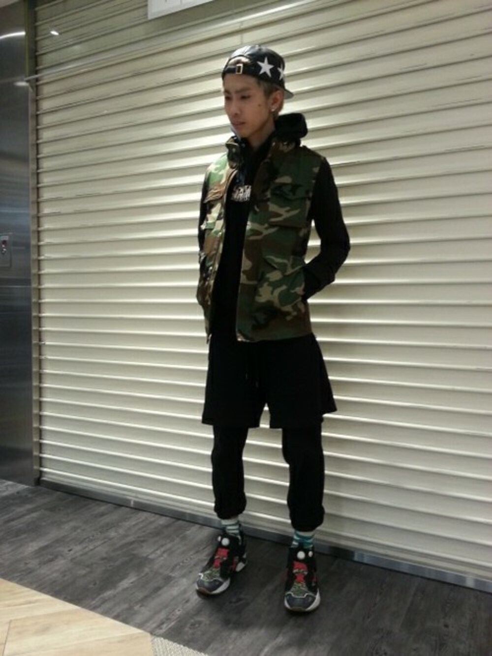 「CAP、LHP、BOXLOGO」｜「L.H.PのLHP/ｴﾙｴｲﾁﾋﾟｰ/MARK McNAIRY/マークマクナリー/マークマクネイリー/INFERIOR HOODIE LEOPARD（パーカー、ブラック系）」を使った、にしおさん（メンズ・180cm）の冬コーディネートの1枚目の写真