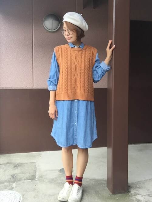 デニムシャツワンピはベストと合わせてマニッシュに