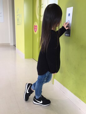 「黒ニット」｜ichimana☺︎さん（キッズ・100cm）の秋コーディネート