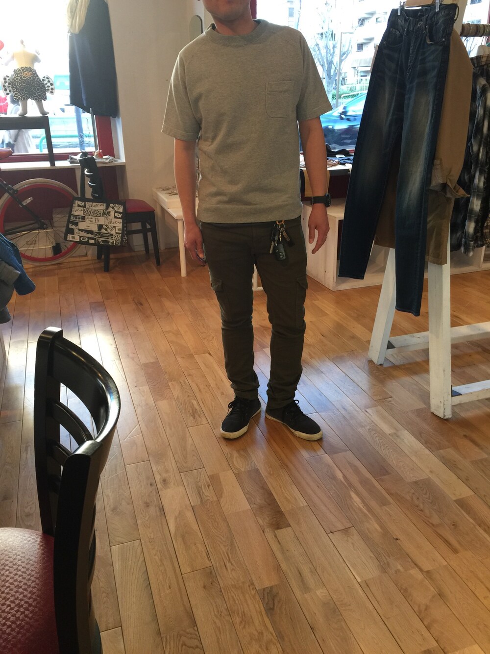 「jeronimo、johnbull」｜「Universal Style Wearのアイテム（スウェット、グレー系）」を使った、jeronimoさん（メンズ・172cm）の春コーディネートの1枚目の写真