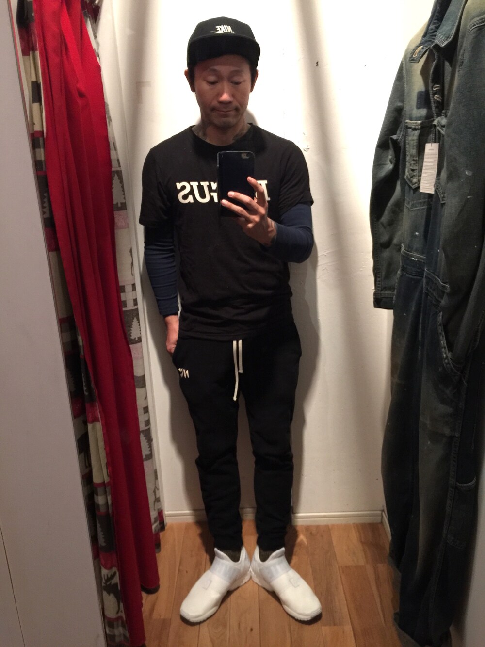 「オトナカジュアル、黒、jeronimo、adidas」｜「GOTHAMのアイテム（その他パンツ、ブラック系）」を使った、jeronimoさん（メンズ・172cm）の春コーディネートの1枚目の写真
