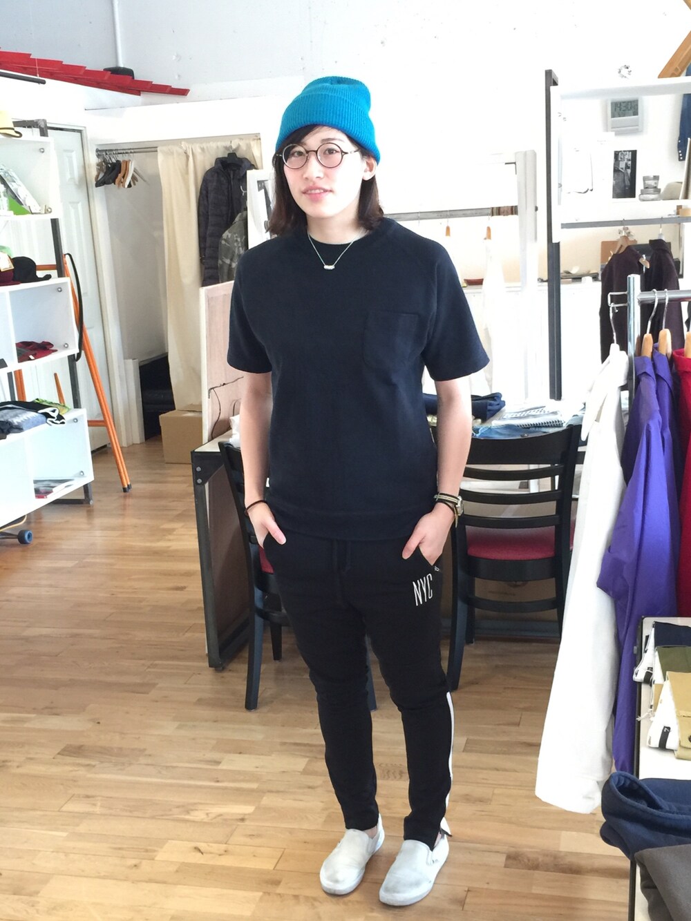 「スニーカーコーデ、春コーデ」｜「GOTHAMのアイテム（その他パンツ、ブラック系）」を使った、jeronimoさん（レディース・169cm）の春コーディネートの1枚目の写真