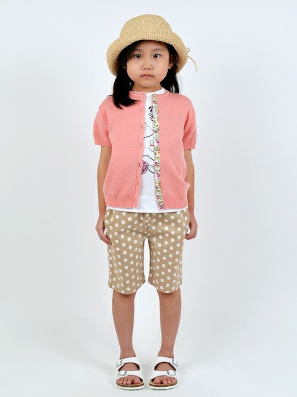 「カーディガン、ドット柄、半袖」｜「SHIPSのSHIPS KIDS:ソリッド/リバティ クルーネック ショートスリーブ(kids)（カーディガン/ボレロ、ピンク系）」を使った、はなちゃんさん（キッズ・115cm）の夏コーディネートの1枚目の写真